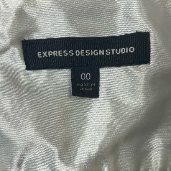 Express  Black and White Ruffled/ Tiered Mini Skirt. - Picture 4 of 6